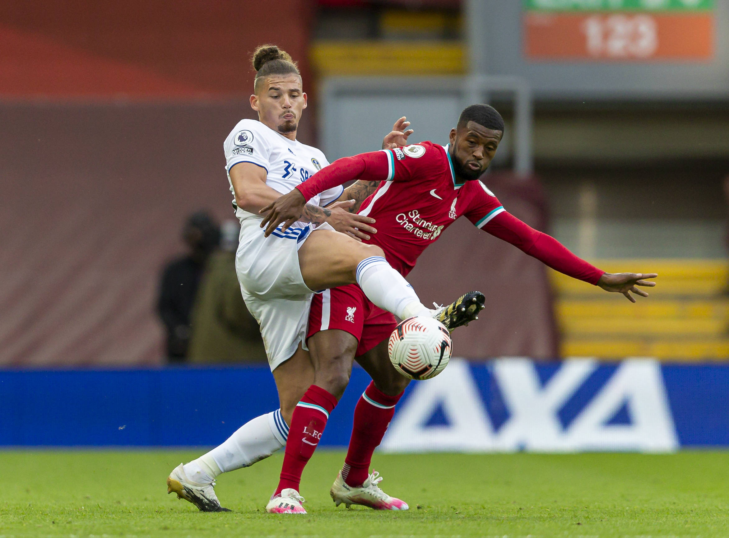 强调公正与 强调公正与